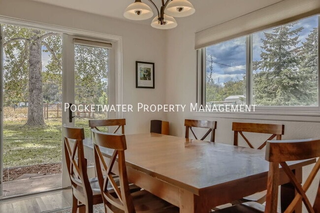 Building Photo - 6086 Simmons Dr