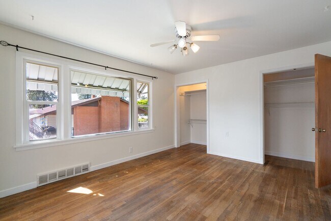 Building Photo - Gorgeous Audubon Park Home with Detached G...