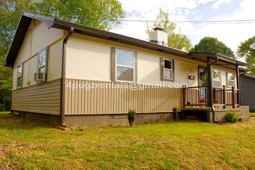 Building Photo - 107 W Newcomb Rd