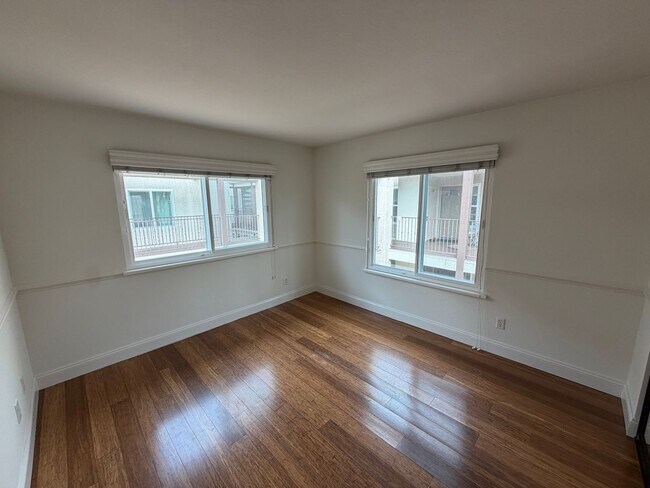 Building Photo - 2828 Famosa Blvd