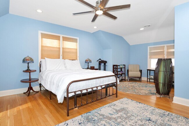 Building Photo - Beautiful Waterview Home on Chesapeake Ave...