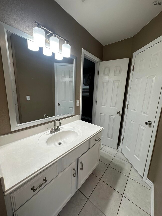 Building Photo - 5123 Ridgecrest Dr