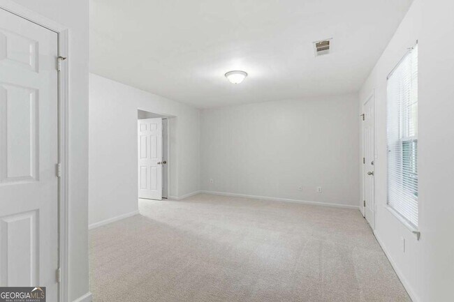 Building Photo - 6710 Stoneleigh Way