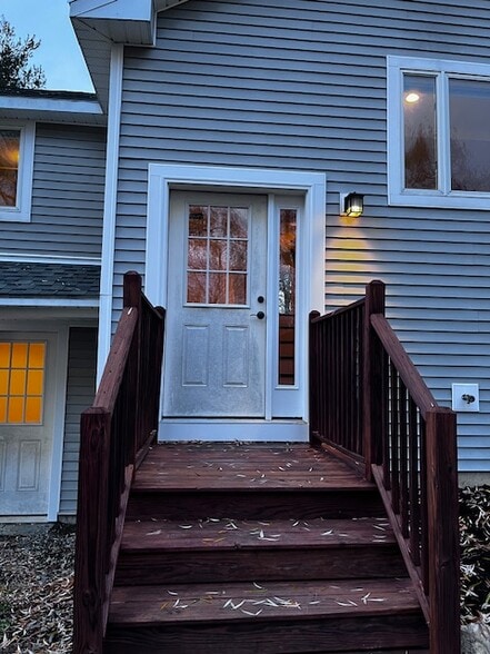 Building Photo - 172 S Maple St