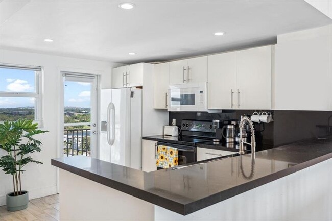 Building Photo - 750 N Ocean Blvd