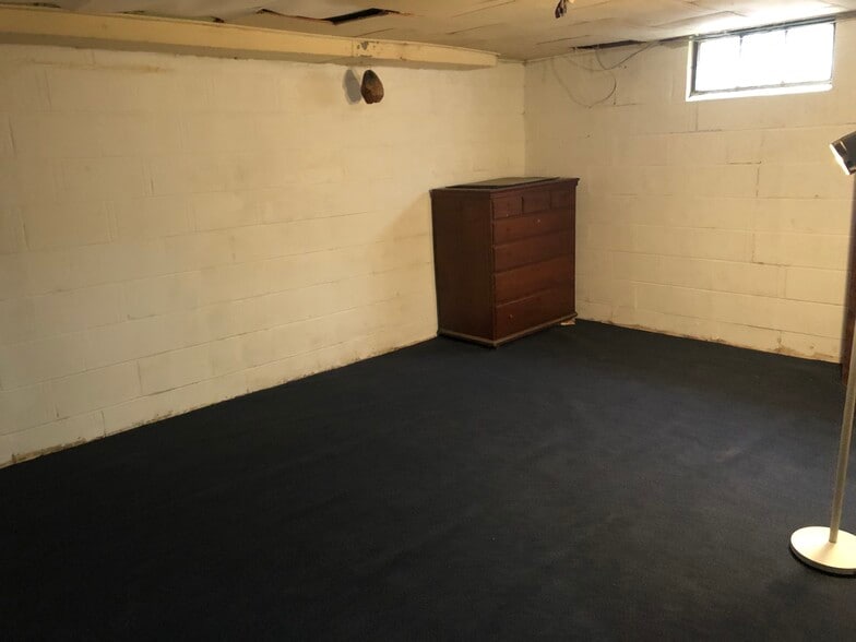 empty basement room - 3536 N 47th Ave