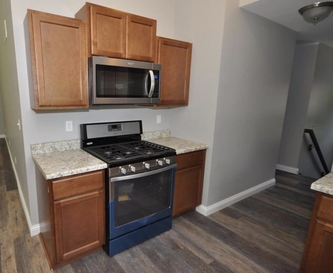 Building Photo - 252 Seminole St