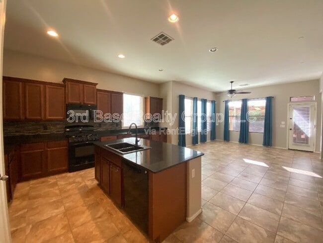 Building Photo - 4442 N Jackson Ct