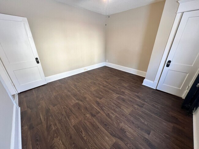 Building Photo - 25-27 Maple St