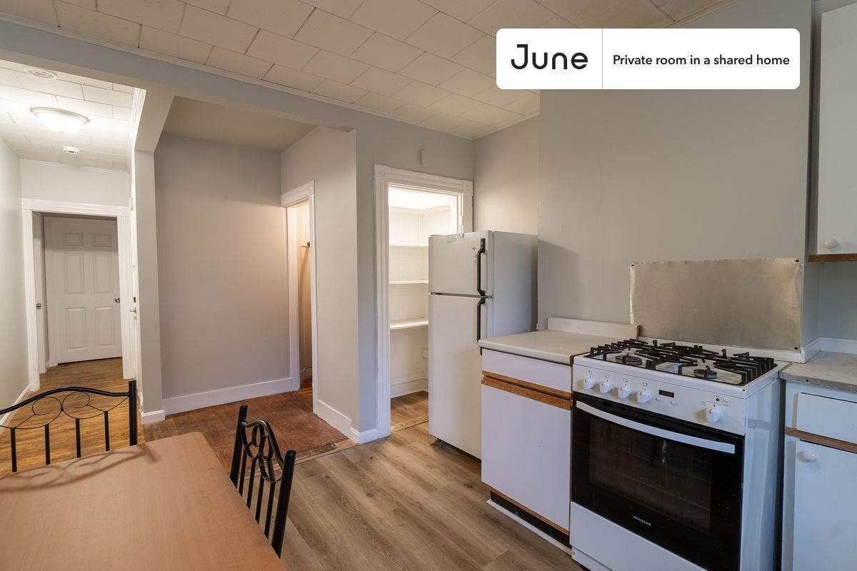 Building Photo - Private bedroom in 4 bed/1 bath Home