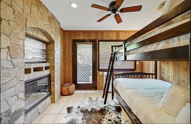 Building Photo - 3711 Highland Dr