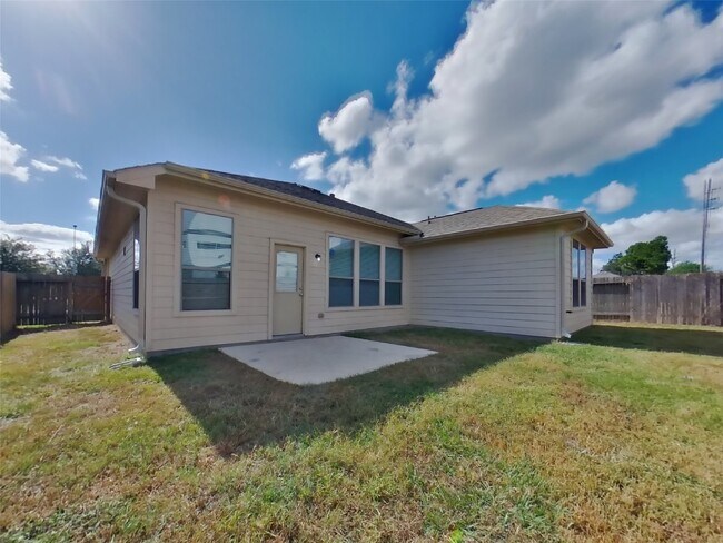 Building Photo - 12850 Spruce Cir