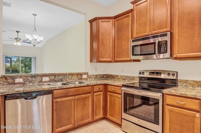 Building Photo - 3496 Bancroft Dr