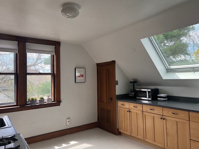 Building Photo - 83 Orchard St