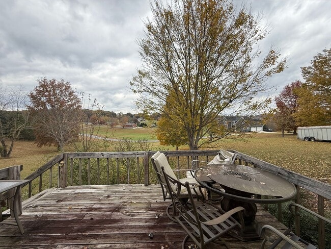 Building Photo - 3 Bedroom 2 Bathroom Fully Furnished Home ...