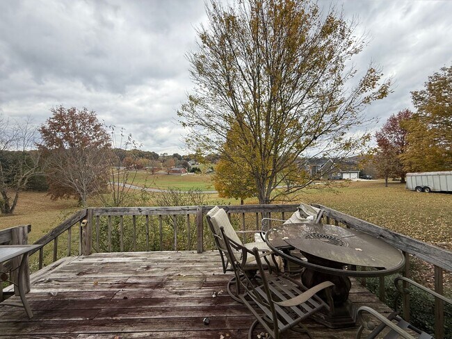 Building Photo - 3 Bedroom 2 Bathroom Fully Furnished Home in Greeneville, TN