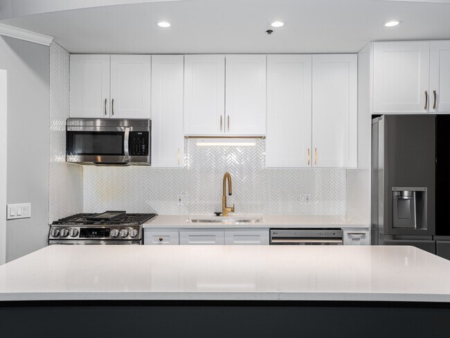 Building Photo - 2300 W Wabansia Ave