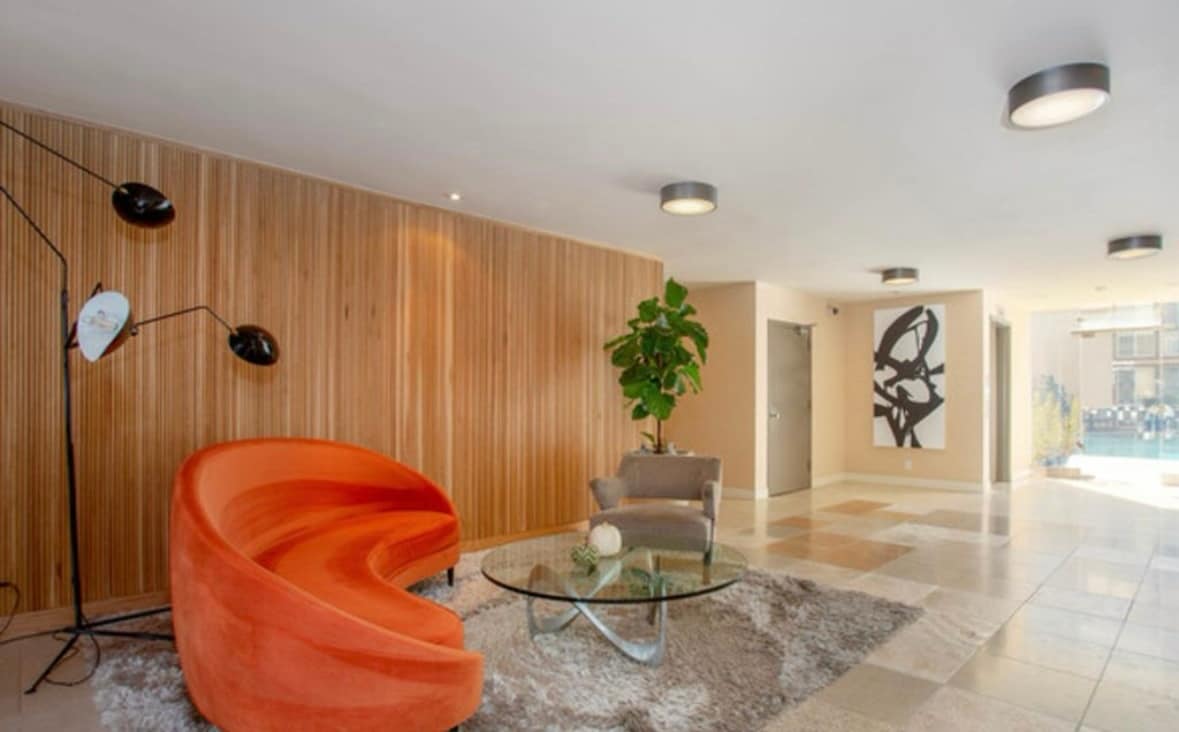 Lobby - 1025 N Kings Rd