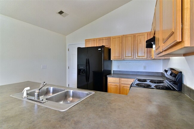 Building Photo - 321 Legend Oaks Dr