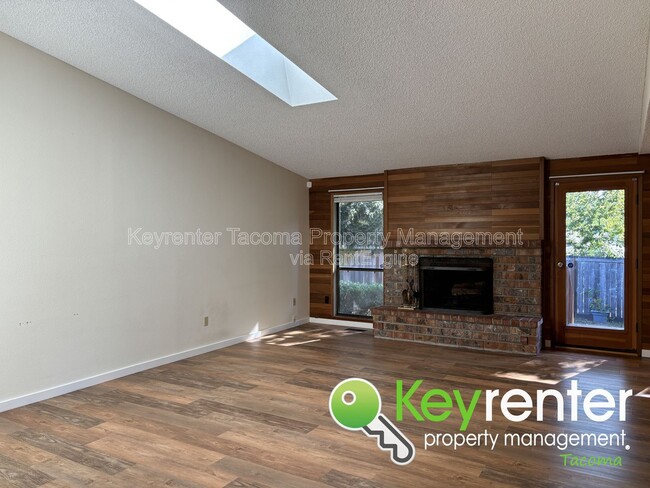 Building Photo - 2722 Cambridge Dr