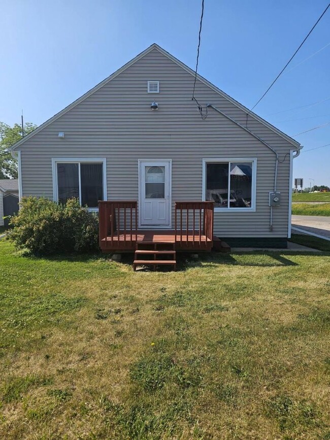 Building Photo - BEAUTIFUL 2 BR House w garage!