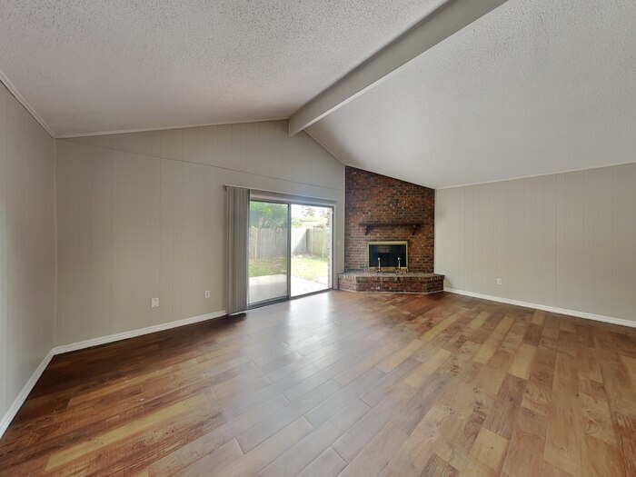 Building Photo - 595 Charles Carroll St