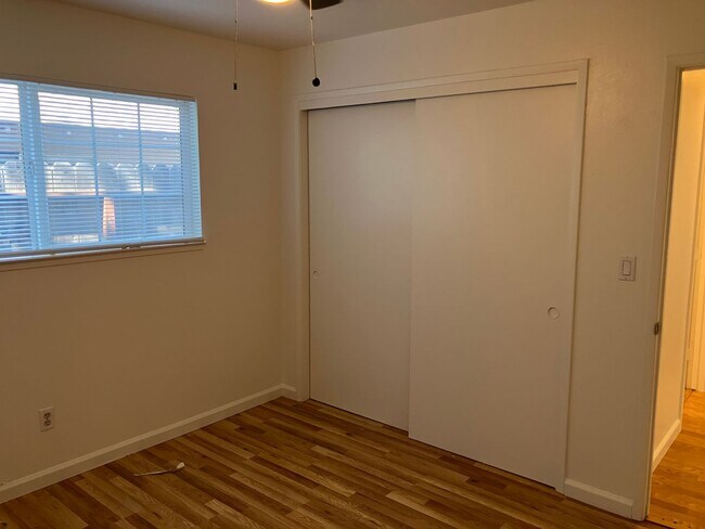 Building Photo - 1704 Ellison Dr