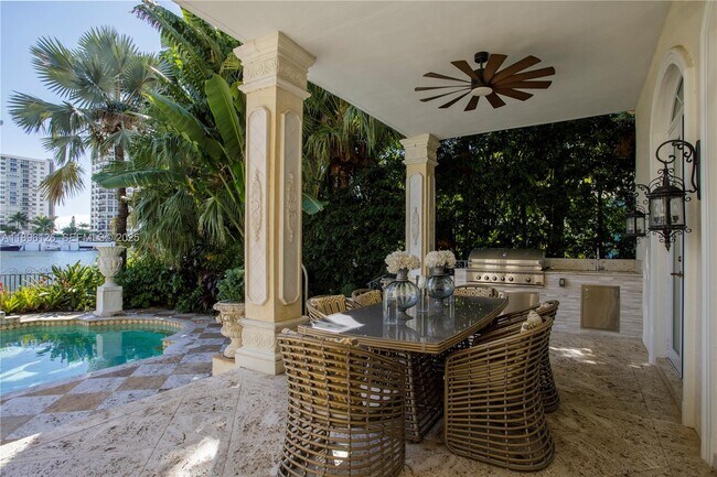 Building Photo - 5801 Pine Tree Dr