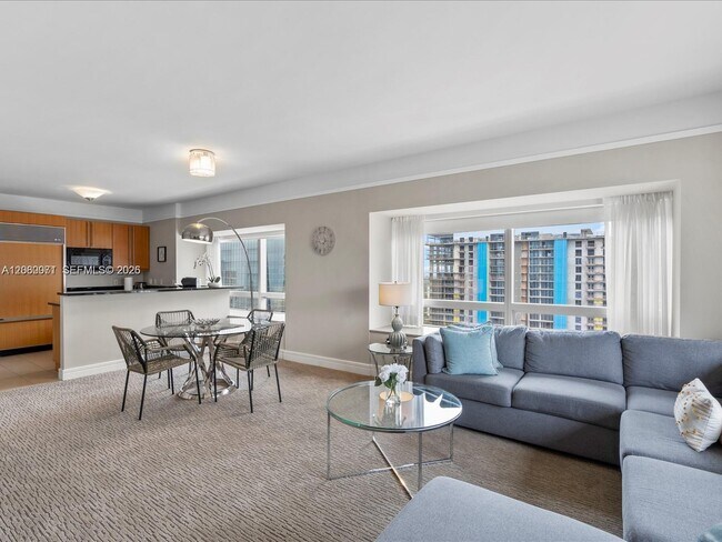Building Photo - 1435 Brickell Ave