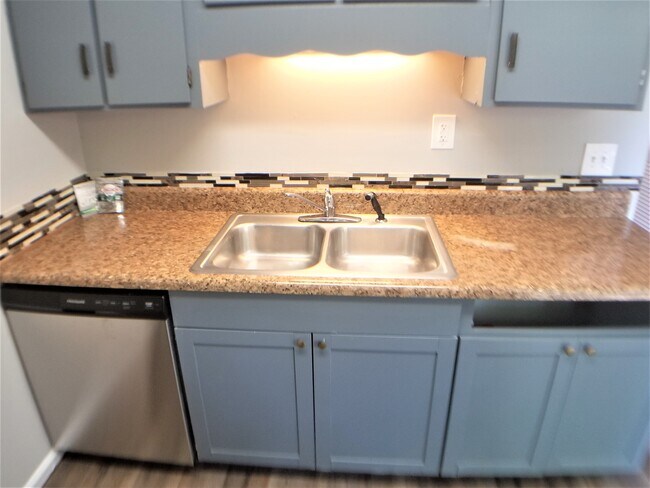 Building Photo - 815 Raleigh St