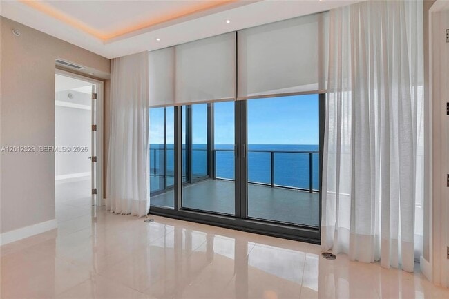 Building Photo - 15701 Collins Ave