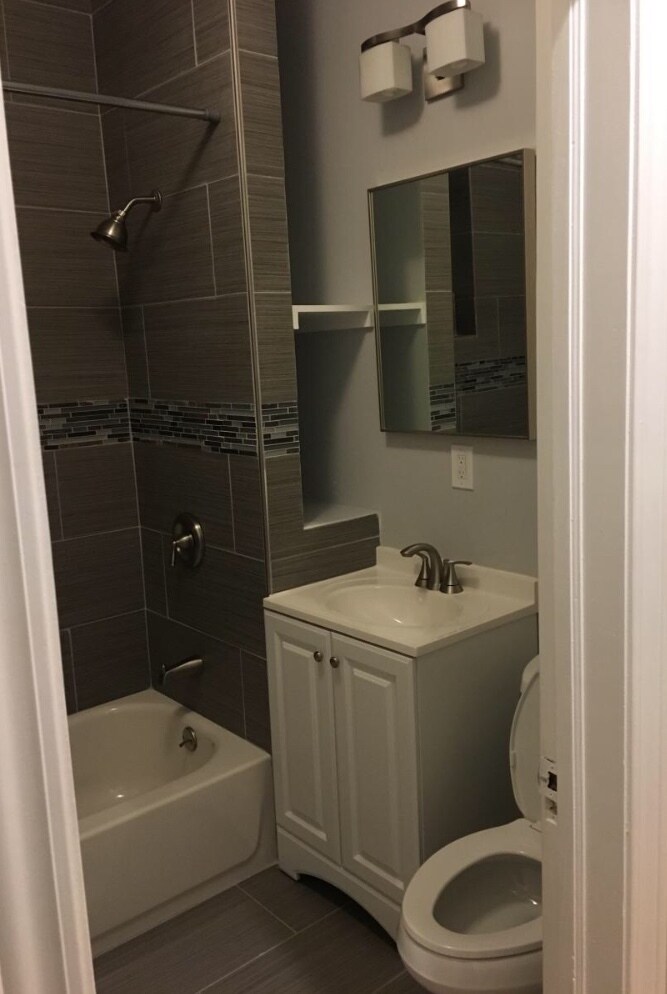 Building Photo - 4622 S Troy St