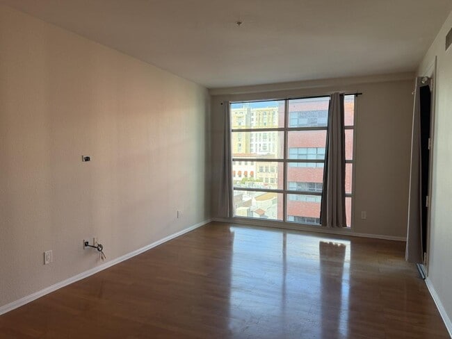 Building Photo - 350 K St