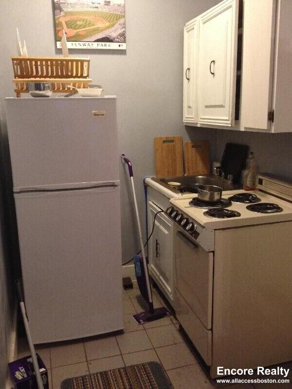 Building Photo - 40 Anderson St