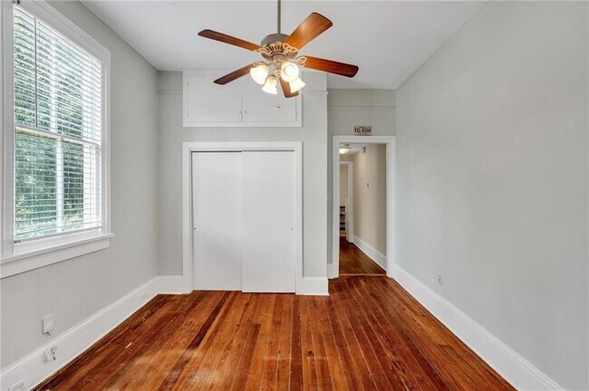 Building Photo - 5705 Prytania St