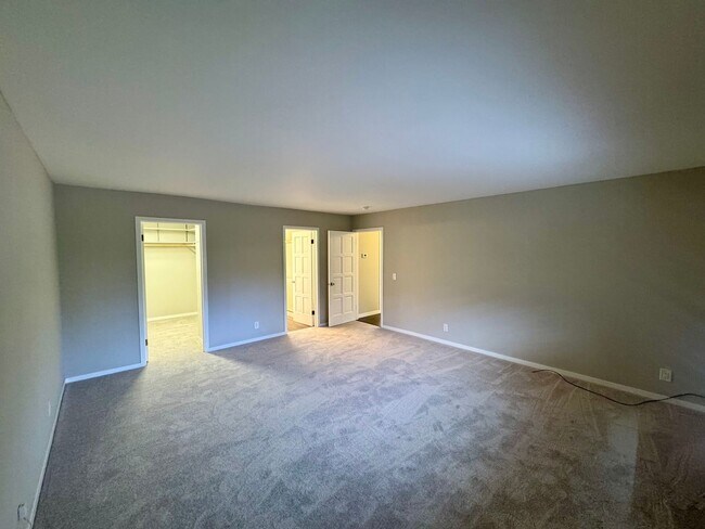 Building Photo - Spacious Single Level Home with Swimming Pool in Alamo Available Now!