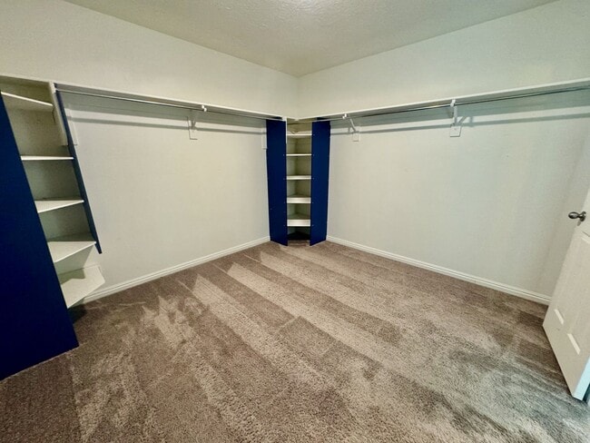 Building Photo - Your Home Is Ready For You!!