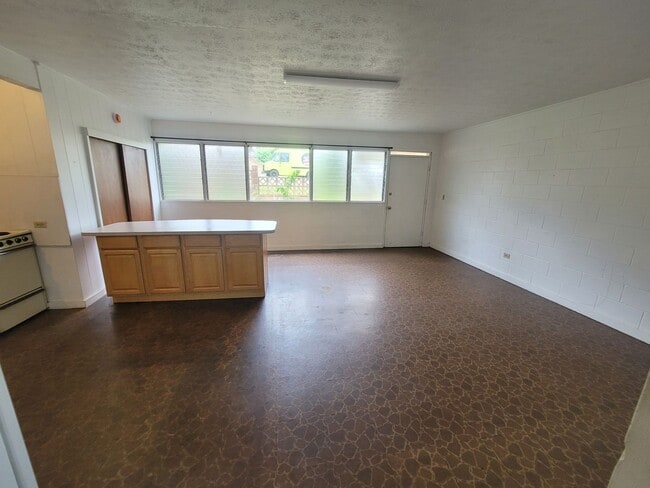 Building Photo - 99-228-228 Aiea Heights Dr