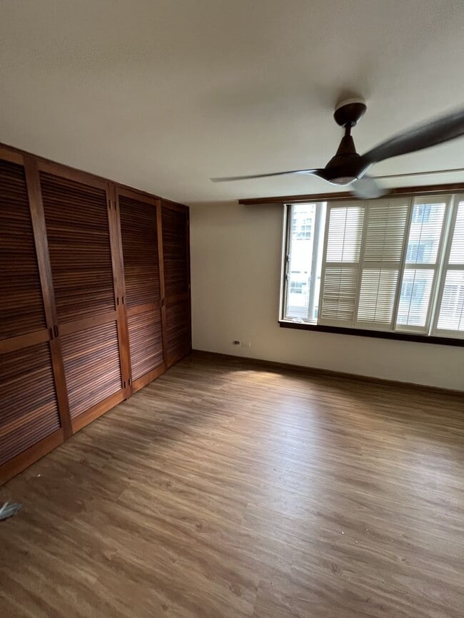 Building Photo - 1521 Punahou St