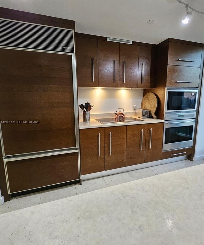 Building Photo - 475 Brickell Ave