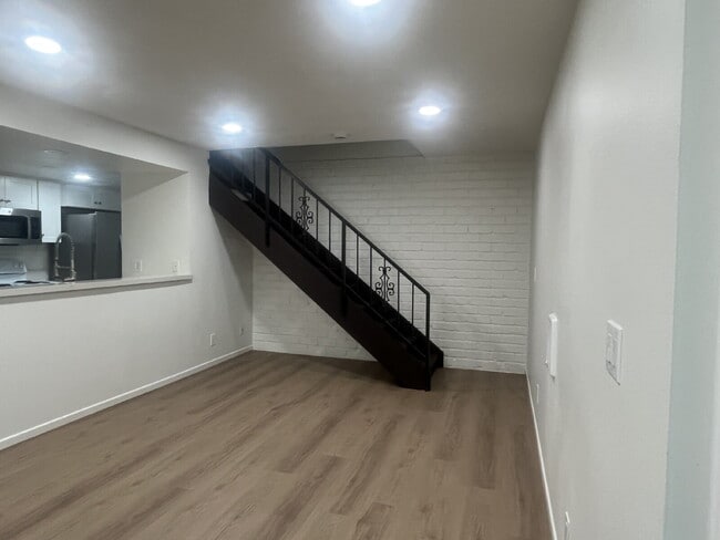 Building Photo - Charming 2-Bedroom Condo with Elegant Upgrades