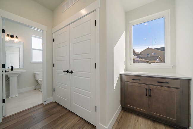 Building Photo - 10882 Lyric St