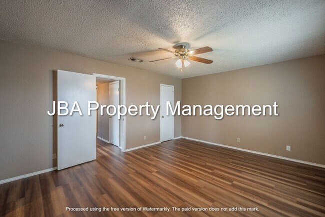 Building Photo - 807 White Rock St