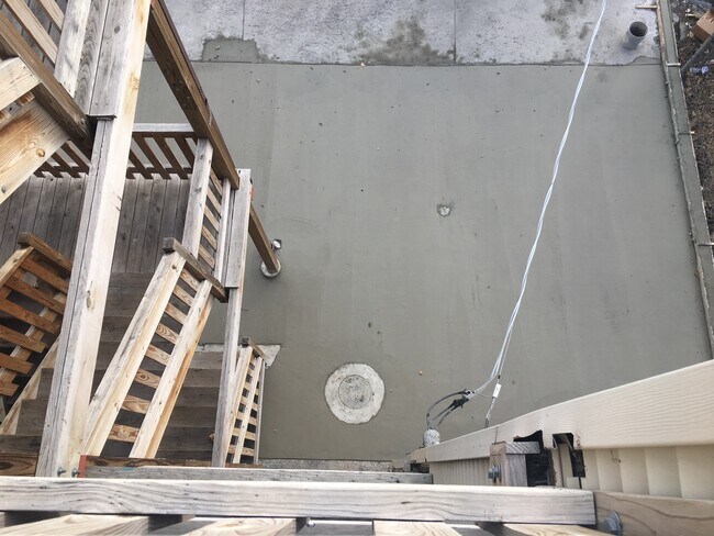 Building Photo - 5933 W Midway Park