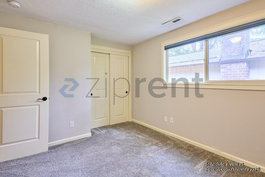 Building Photo - 2109 SE Talton Ave