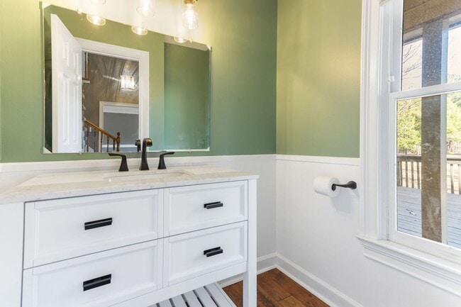 Building Photo - Beautiful 4 Bed 3.5 Bath Home on 20 Acres