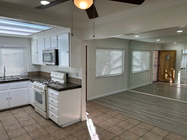 Primary Photo - VERY NICE 2BD & 2.5BA CONDO IN PARAMOUNT