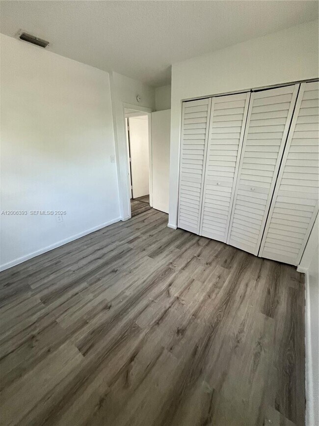 Building Photo - 334 E 21st St