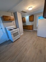 Building Photo - 16 Hallock Ave