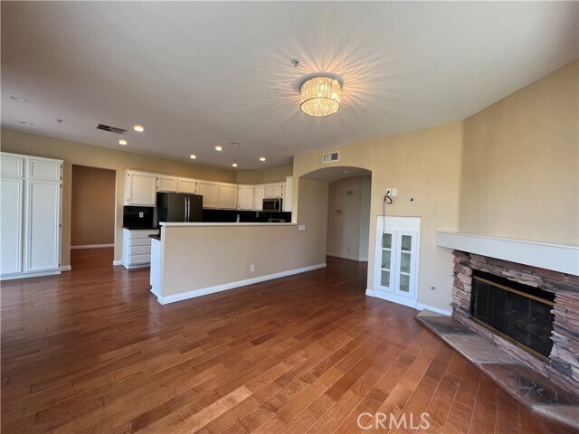 Building Photo - 925 N Ziegler Way